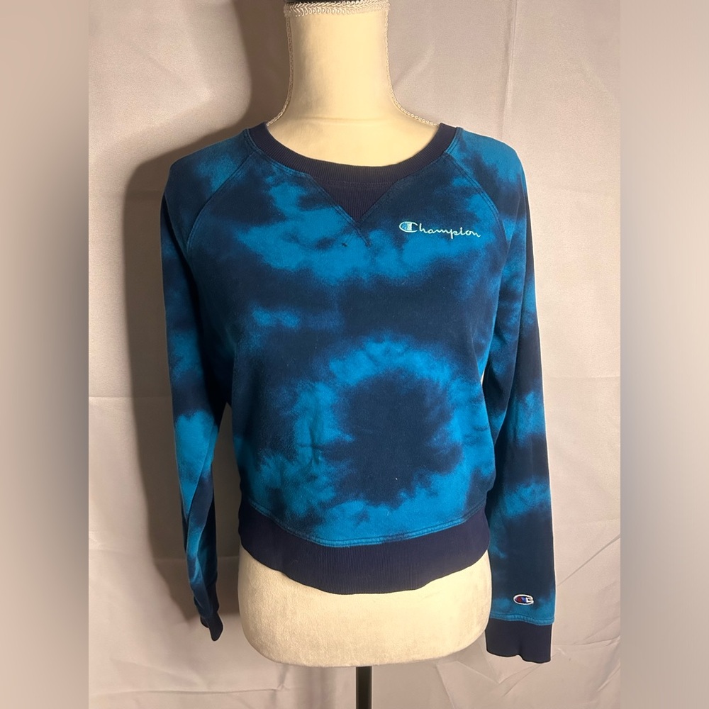 Champion sweatshirt crop top, blue tie die size small